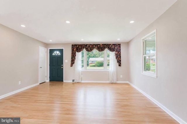 10914 WOODHAVEN DR, Fairfax, VA 22030