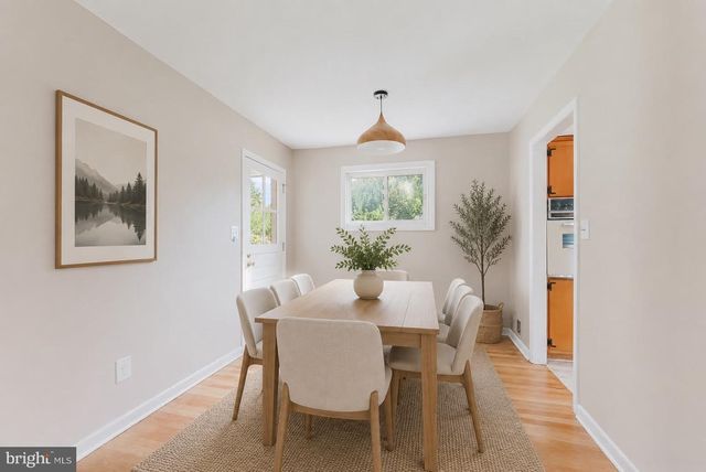 10914 WOODHAVEN DR, Fairfax, VA 22030