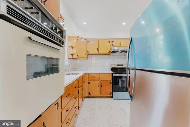 10914 WOODHAVEN DR, Fairfax, VA 22030