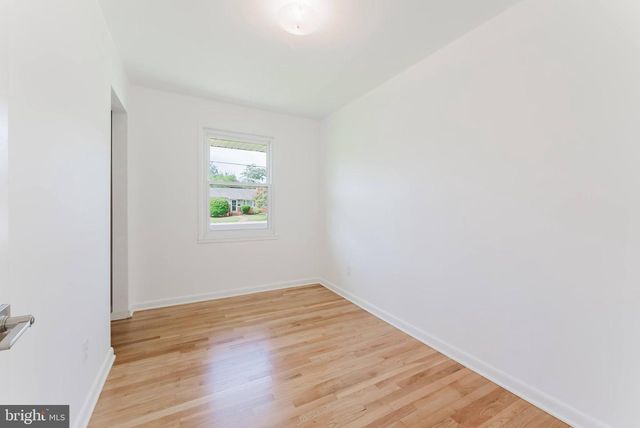 10914 WOODHAVEN DR, Fairfax, VA 22030