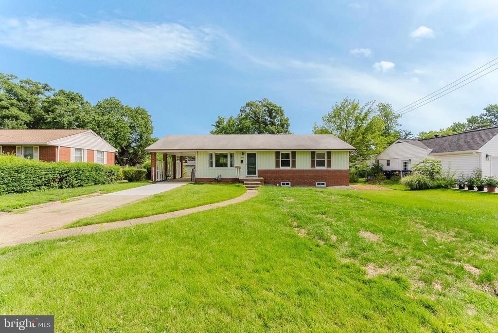 10914 WOODHAVEN DR, Fairfax, VA 22030