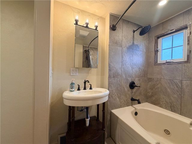 16 Jackson Dr, Monessen, PA 15062