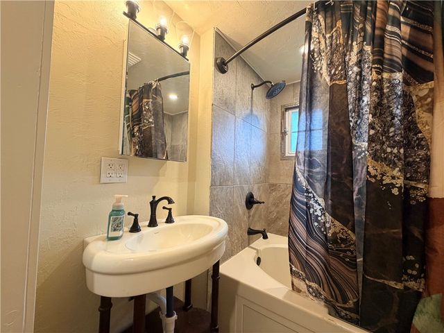 16 Jackson Dr, Monessen, PA 15062