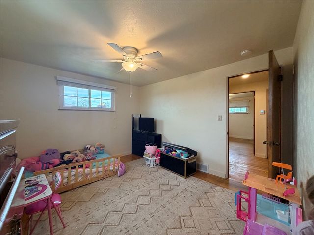16 Jackson Dr, Monessen, PA 15062