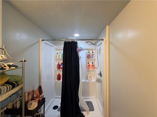 16 Jackson Dr, Monessen, PA 15062