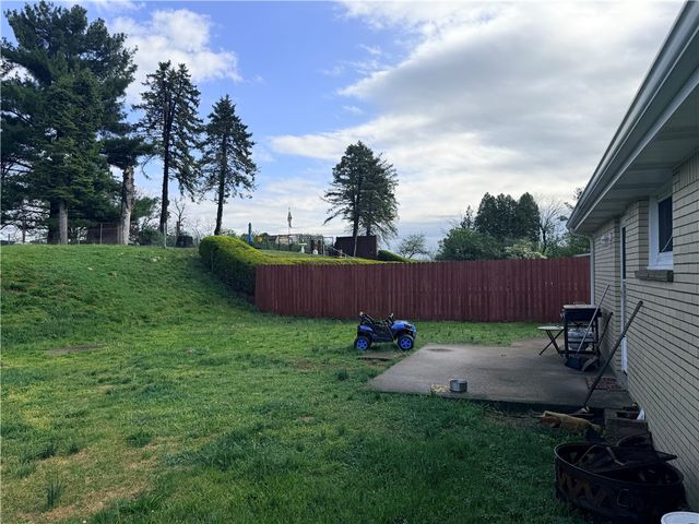 16 Jackson Dr, Monessen, PA 15062