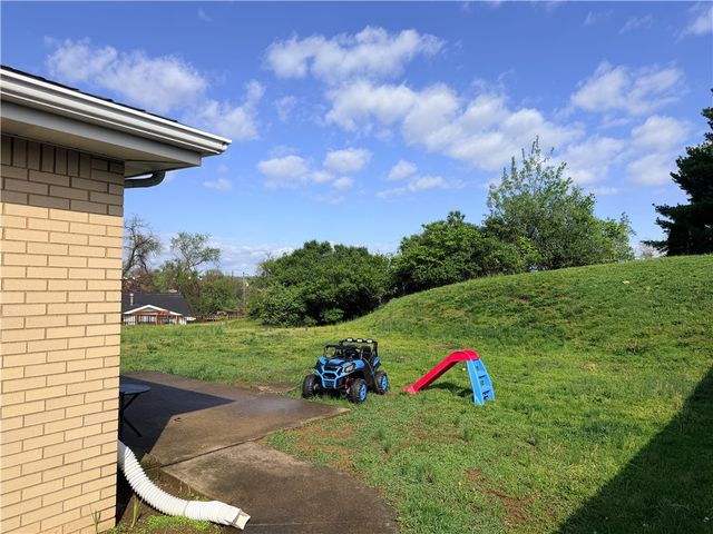 16 Jackson Dr, Monessen, PA 15062