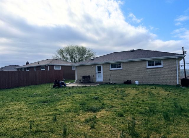 16 Jackson Dr, Monessen, PA 15062