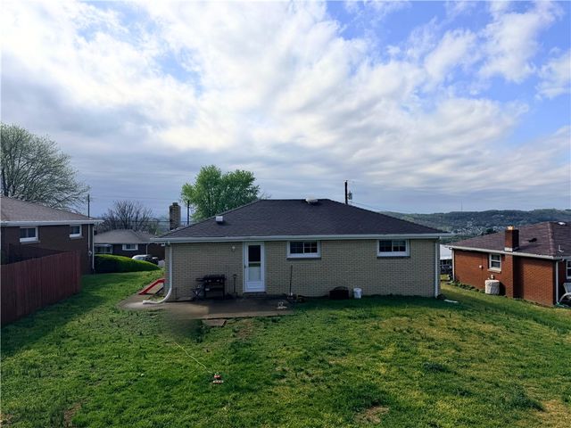16 Jackson Dr, Monessen, PA 15062