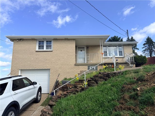 16 Jackson Dr, Monessen, PA 15062