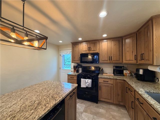 16 Jackson Dr, Monessen, PA 15062