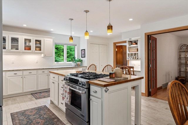 W5094 Highland PLACE, La Crosse, WI 54601