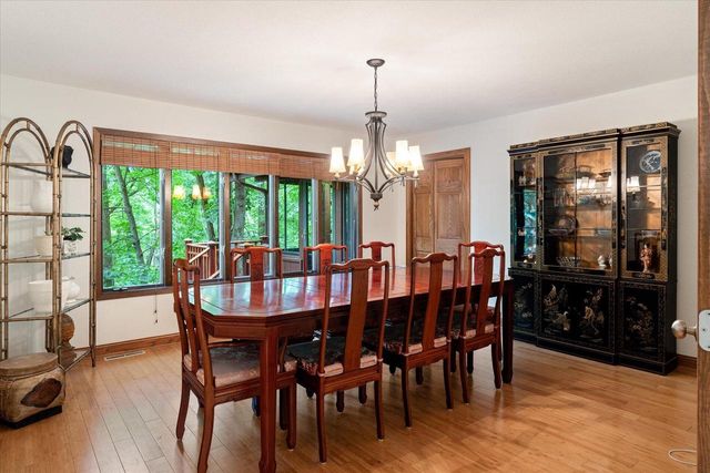 W5094 Highland PLACE, La Crosse, WI 54601