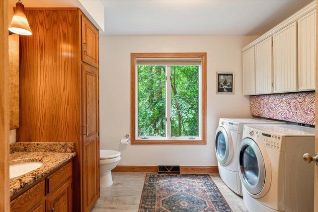 W5094 Highland PLACE, La Crosse, WI 54601