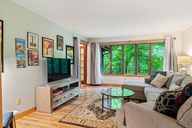 W5094 Highland PLACE, La Crosse, WI 54601