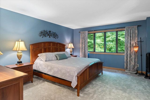 W5094 Highland PLACE, La Crosse, WI 54601