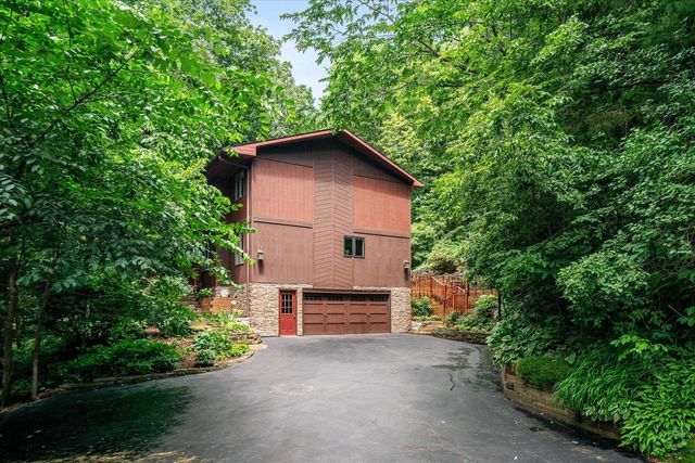 W5094 Highland PLACE, La Crosse, WI 54601