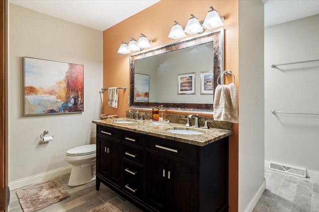 W5094 Highland PLACE, La Crosse, WI 54601