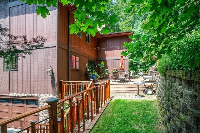 W5094 Highland PLACE, La Crosse, WI 54601