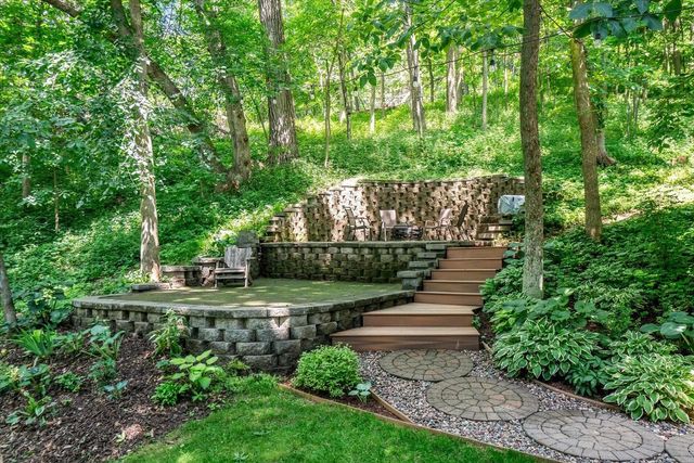 W5094 Highland PLACE, La Crosse, WI 54601