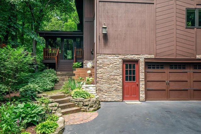 W5094 Highland PLACE, La Crosse, WI 54601
