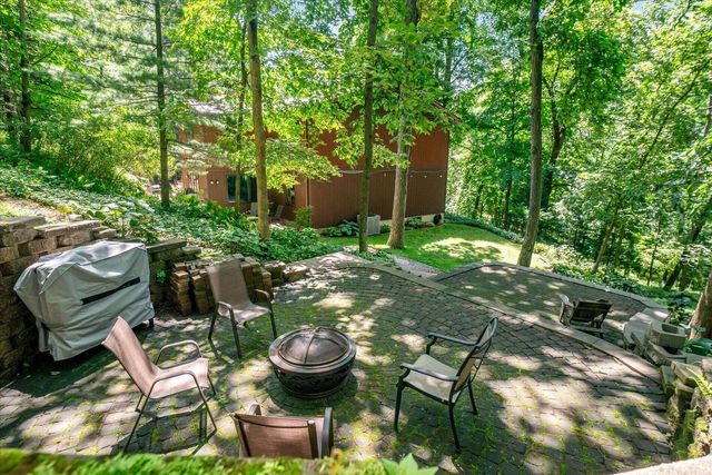 W5094 Highland PLACE, La Crosse, WI 54601