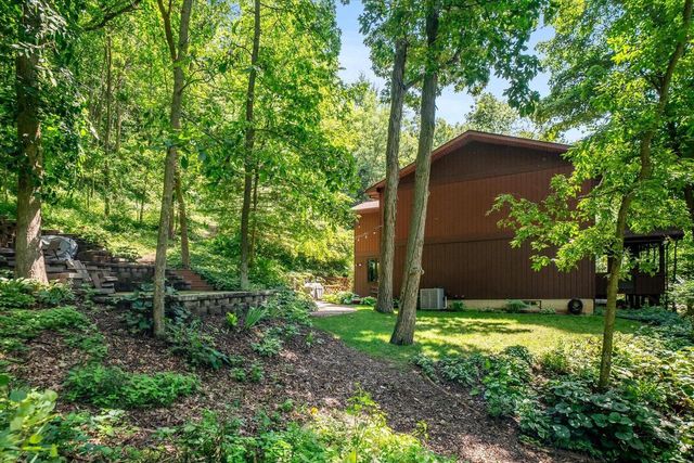 W5094 Highland PLACE, La Crosse, WI 54601