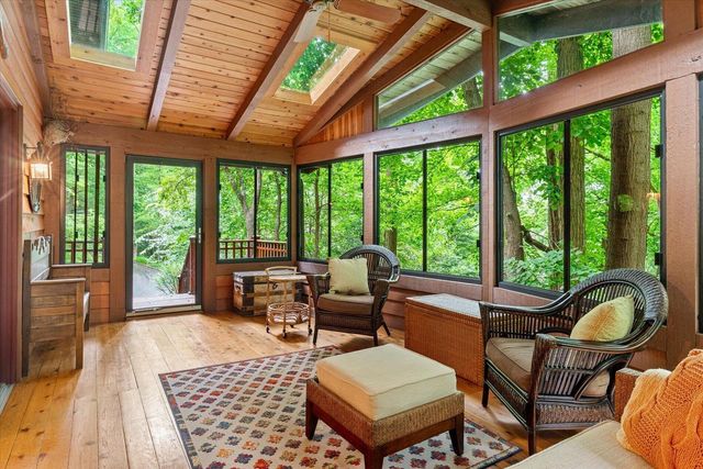 W5094 Highland PLACE, La Crosse, WI 54601