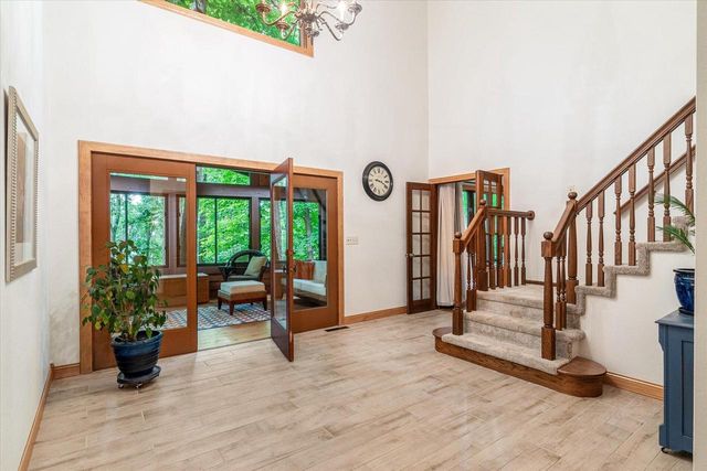 W5094 Highland PLACE, La Crosse, WI 54601