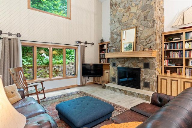 W5094 Highland PLACE, La Crosse, WI 54601