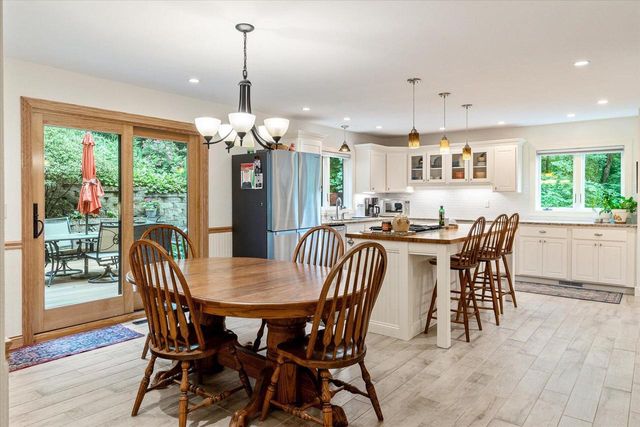 W5094 Highland PLACE, La Crosse, WI 54601