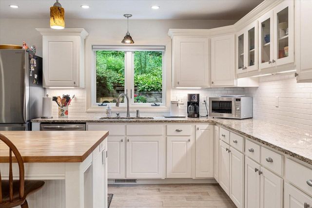 W5094 Highland PLACE, La Crosse, WI 54601