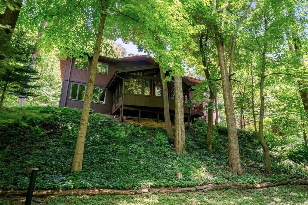 W5094 Highland PLACE, La Crosse, WI 54601