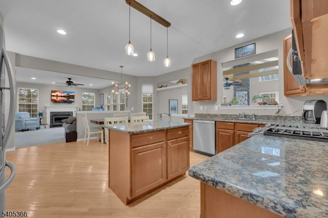 15 Dorset Dr, Mount Olive Twp., NJ 07840