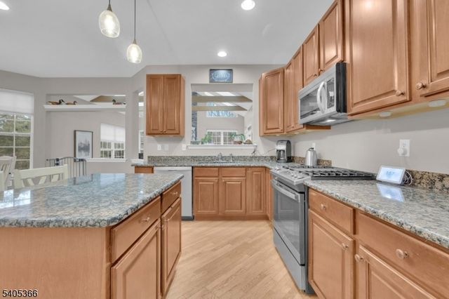 15 Dorset Dr, Mount Olive Twp., NJ 07840