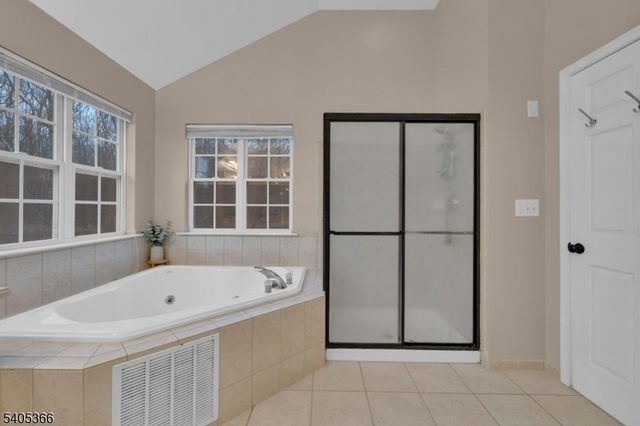 15 Dorset Dr, Mount Olive Twp., NJ 07840