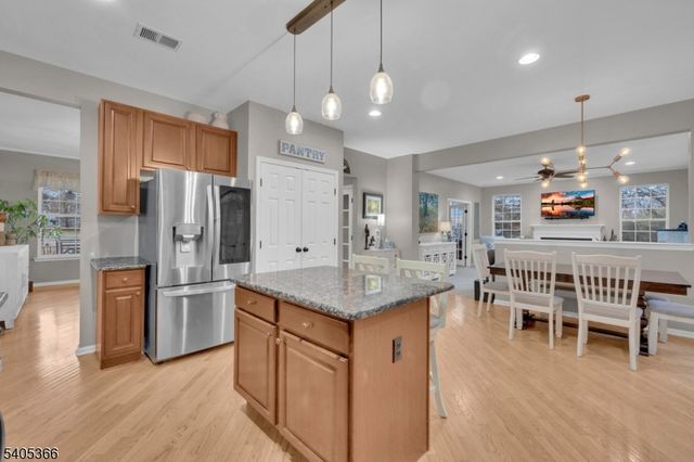 15 Dorset Dr, Mount Olive Twp., NJ 07840