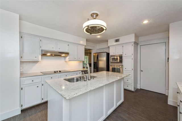 2824 S Logrun Circle, The Woodlands, TX 77380