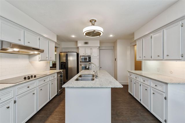 2824 S Logrun Circle, The Woodlands, TX 77380