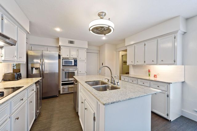 2824 S Logrun Circle, The Woodlands, TX 77380