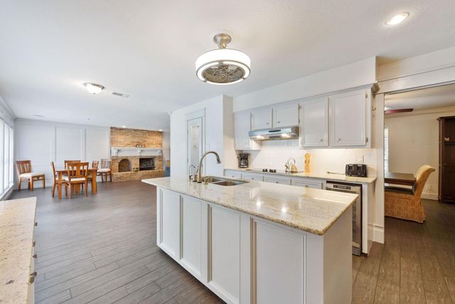 2824 S Logrun Circle, The Woodlands, TX 77380