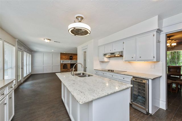 2824 S Logrun Circle, The Woodlands, TX 77380