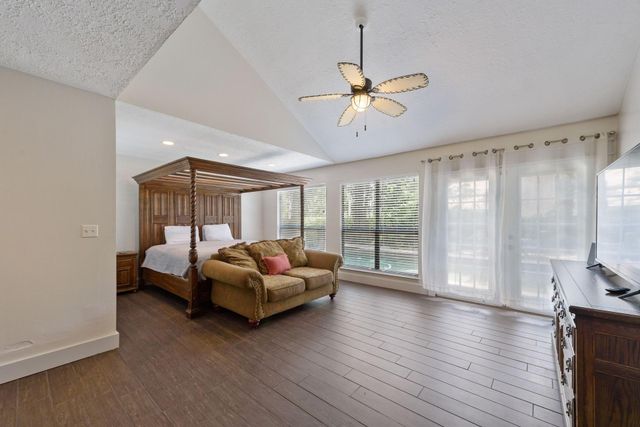 2824 S Logrun Circle, The Woodlands, TX 77380