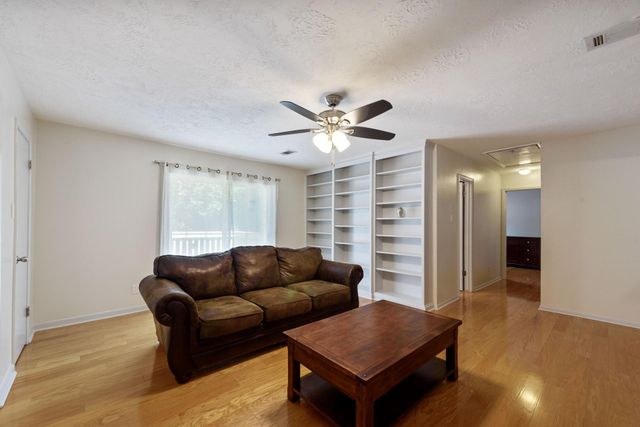 2824 S Logrun Circle, The Woodlands, TX 77380