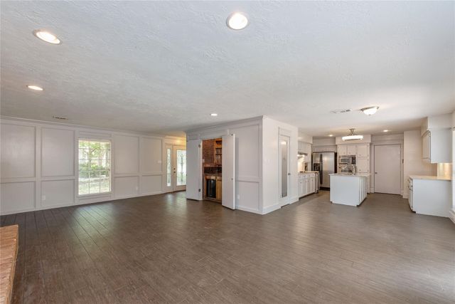 2824 S Logrun Circle, The Woodlands, TX 77380