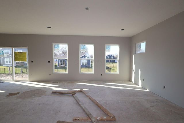 302 Reign Way, Pataskala, OH 43062