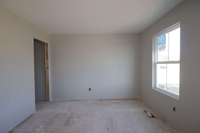 302 Reign Way, Pataskala, OH 43062