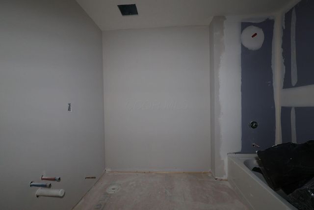 302 Reign Way, Pataskala, OH 43062