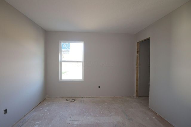 302 Reign Way, Pataskala, OH 43062