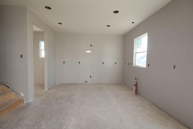 302 Reign Way, Pataskala, OH 43062